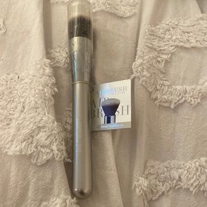 NWT! Airbrush Blurring Foundation Brush
